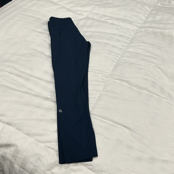 Lululemon legging, black, pockets, raw bottom, size 4, gently used - Picture 2 of 4